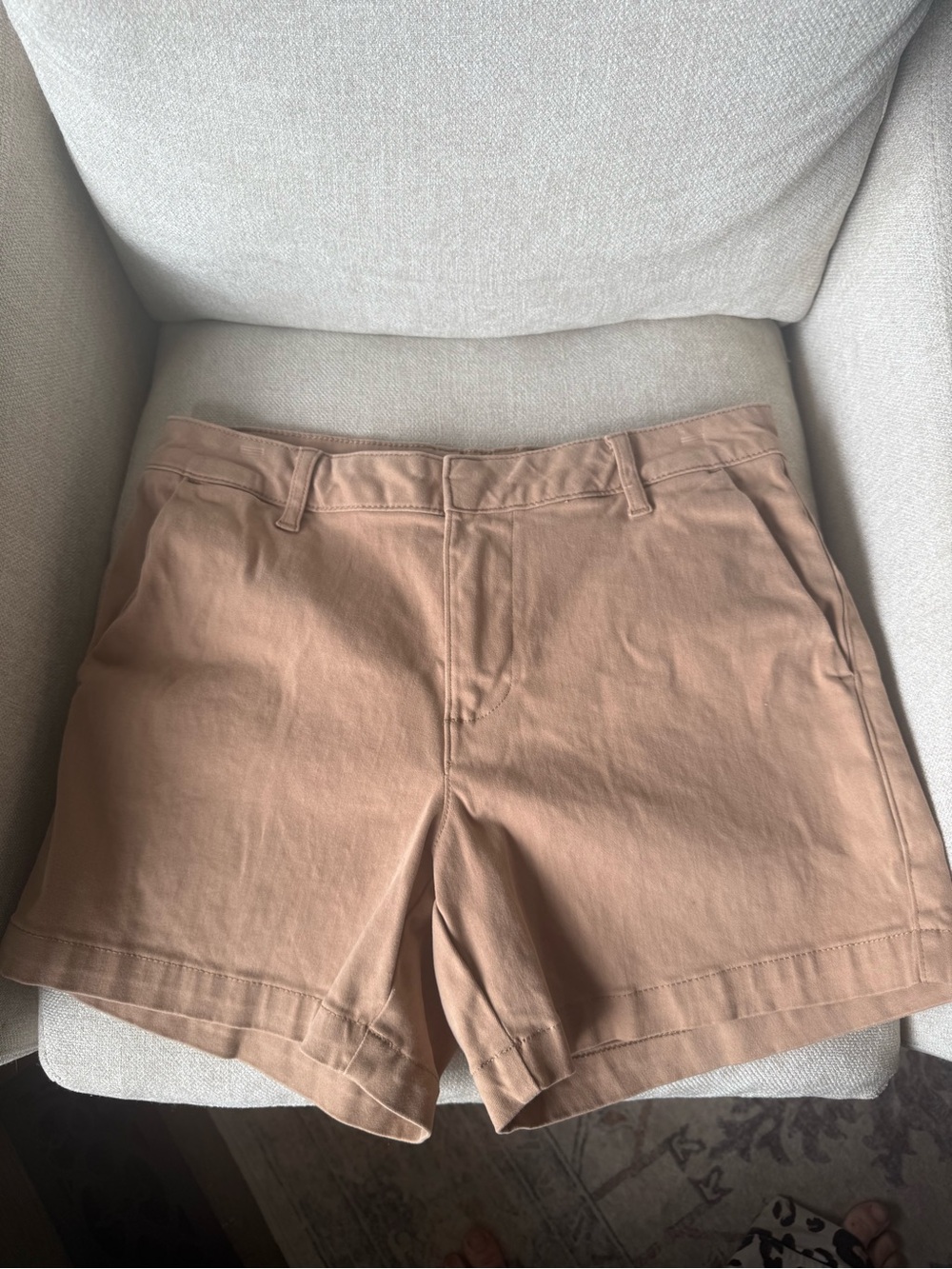 Banana Republic Mid-Rise Women’s Chino Shorts in Light Brown/Khaki